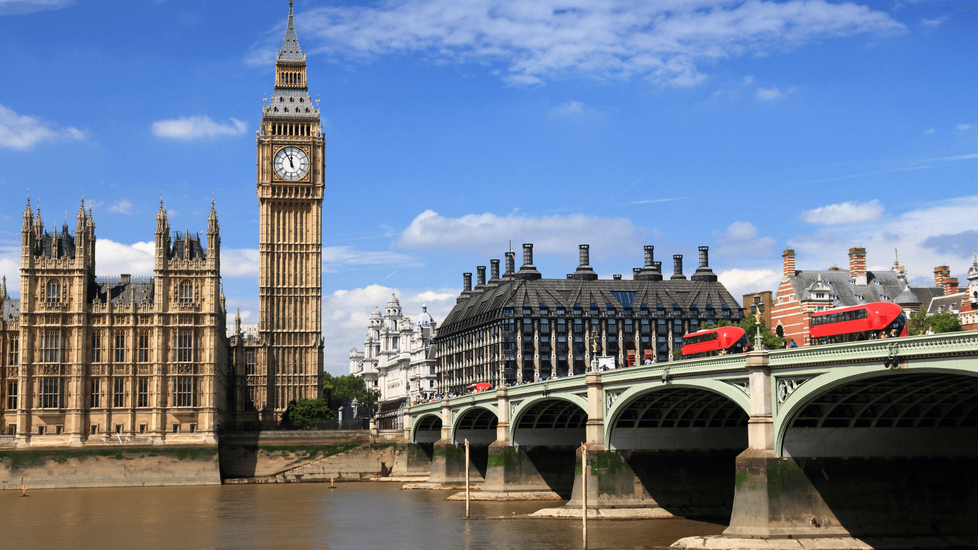 Big Ben and Westminster Bridge in London, destination for cargo shipping from Pakistan to the UK